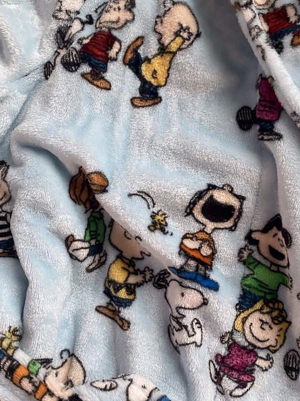 Peanuts Snoopy Charlie Brown Whole Gang Robe Belt Pockets Soft Women’s Sz L / XL