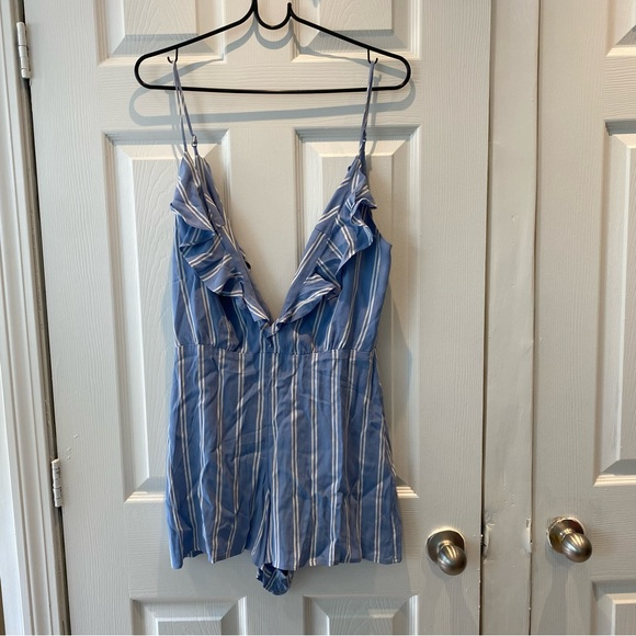 Privacy Please Revolve Plunge Stripe Ruffle Romper Blue White Size Small