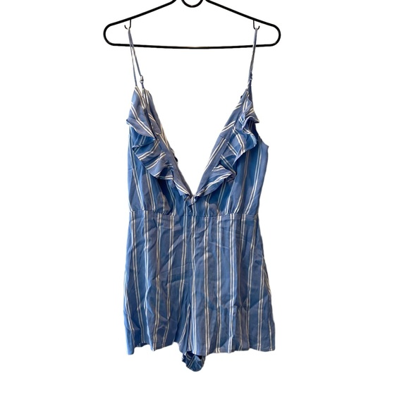 Privacy Please Revolve Plunge Stripe Ruffle Romper Blue White size Small