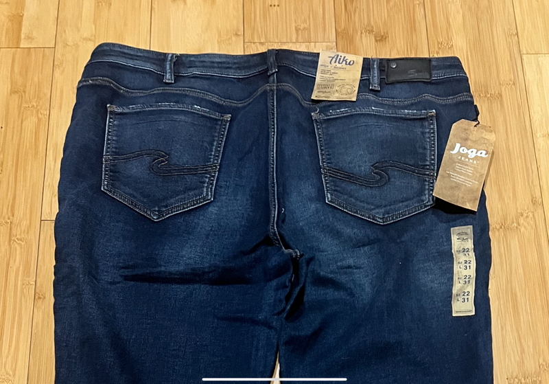 SALE NWT NEW $108 Women’s Junior Plus Silver Aiko Skinny Joga Jeans 22 X 31