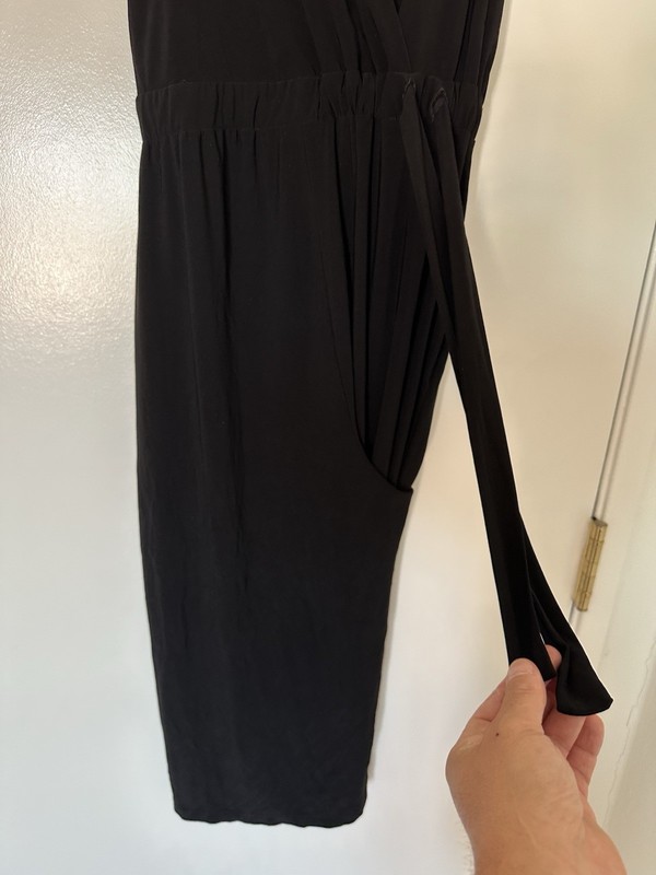Sandra Darren Women's V Neck Sleeveless Wide Leg Relaxed Jumpsuit Sz S