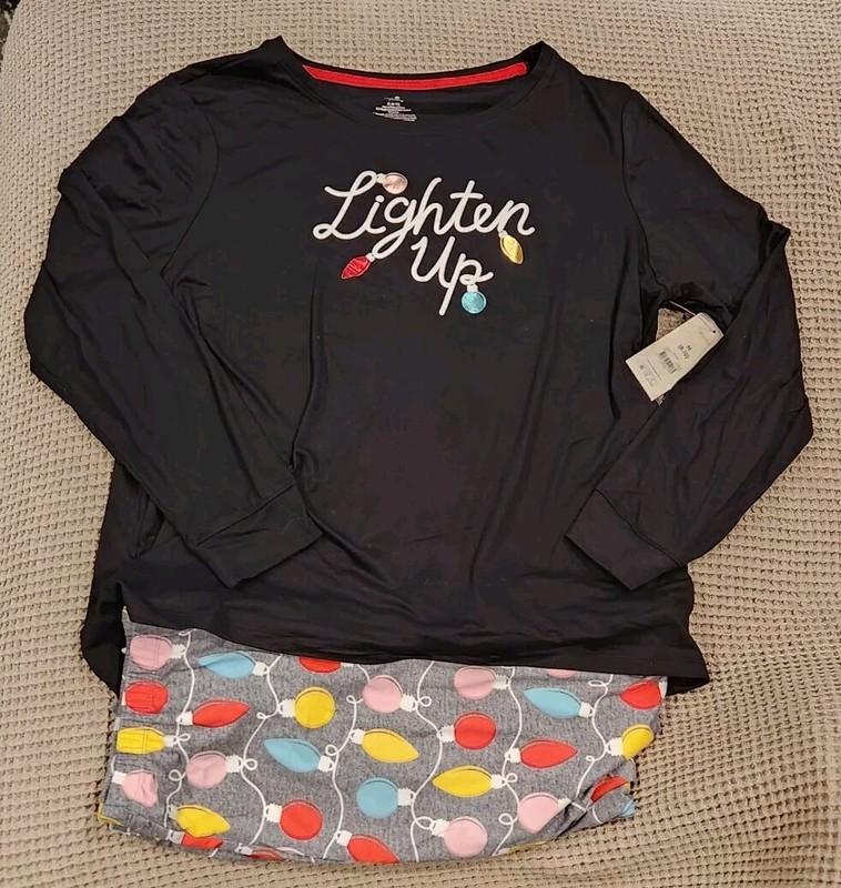 Secret Treasures Women’s Holiday Lighten Up Pajama Set Size M NWT