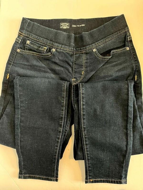 Signature By Levi Strauss & Co Gold Label Women's Totally Shaping Pull-on Skinny