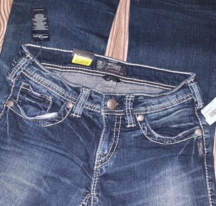Silver Aiko Slim Bootcut Dark Wash Mid Rise Embroidered Western Blue Jeans 26