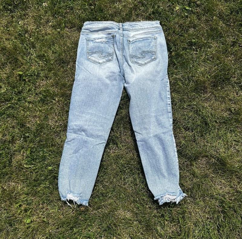 Silver Jeans Co Aiko Slim Crop W29 L25 Light Wash Distressed Raw Hem Women’s