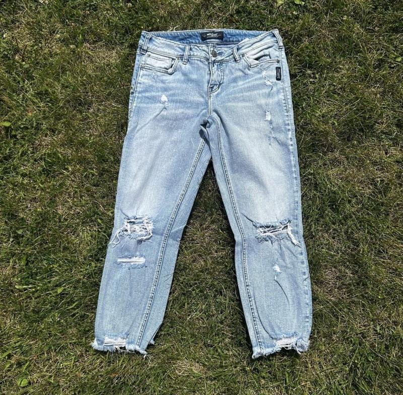 Silver Jeans Co Aiko Slim Crop W29 L25 Light Wash Distressed Raw Hem Women’s