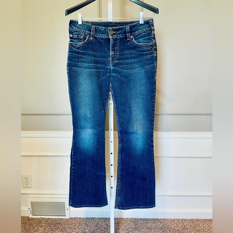 Silver Suki EUC 30 32 dark wash not distressed straight leg slim boot
