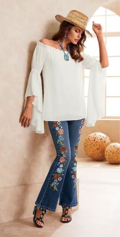 Size 12 Midnight Velvet Blue Strech Denim Fleetwood Floral Embroidered Jeans