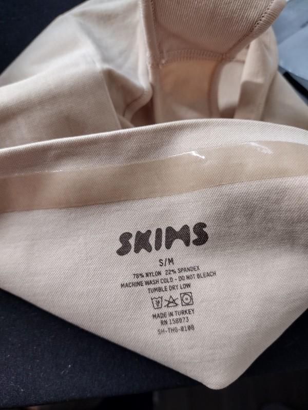 SKIMS Women’s Seamless Sculpt Mid Waist Thong Color Beige Size S/M SH-THG-0108