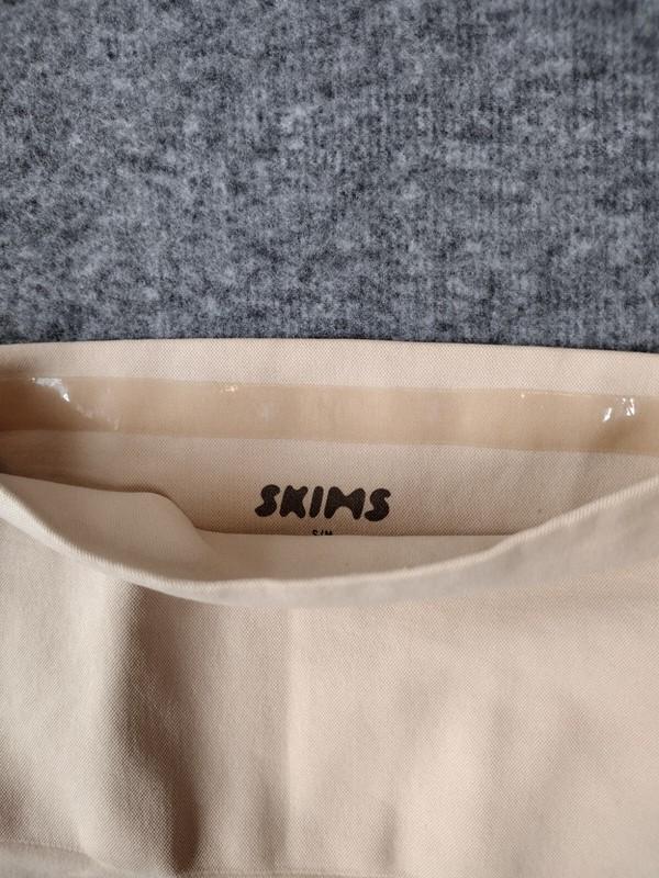 SKIMS Women’s Seamless Sculpt Mid Waist Thong Color Beige Size S/M SH-THG-0108