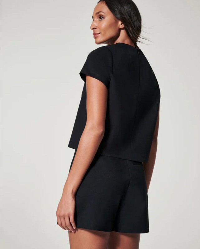 Spanx Women’s Sz. XL Polished Pull On Short Classic Black Smoothing Fabric Q08