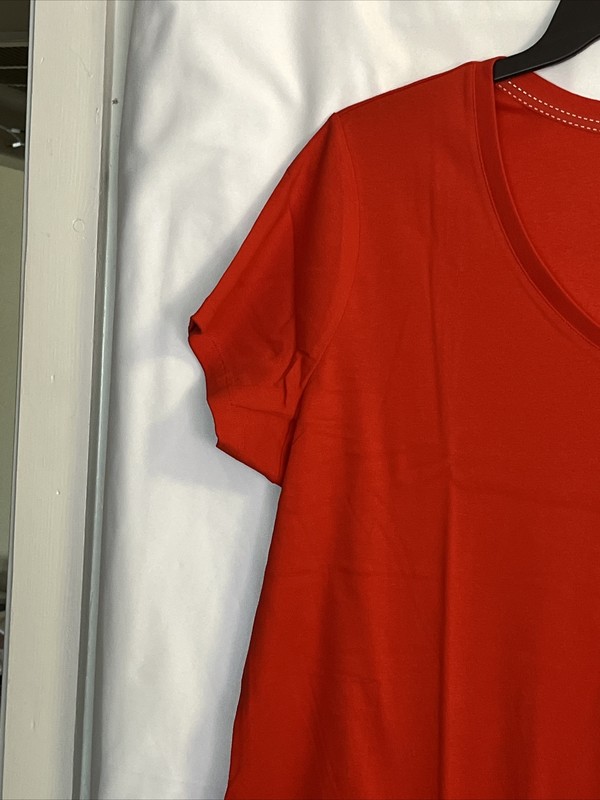 ST JOHNS BAY PLUS 2X V NECK ESSENTIAL T SHIRT SHORT SLEEVE. HIGH RICK RED