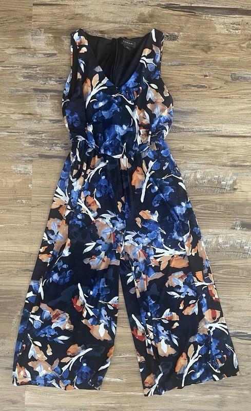 Tahari Floral Jumpsuit Size Medium Women’s Wide leg Pockets