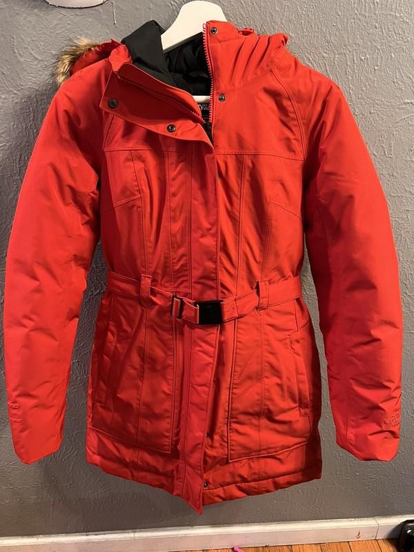 The North Face Size XS Women's Brooklyn Belted Down Jacket RED