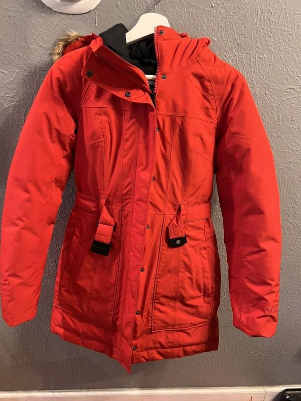 The North Face Size XS Women's Brooklyn Belted Down Jacket RED