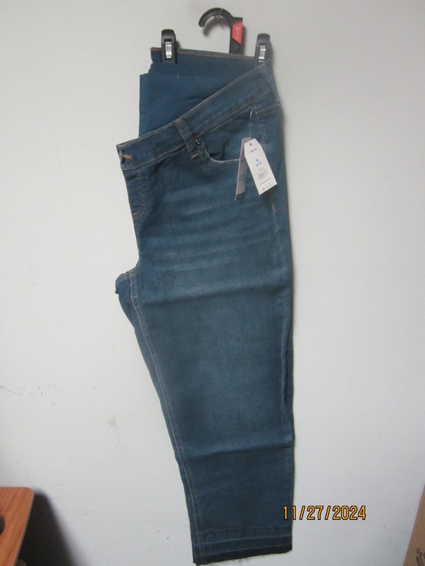 Time & Tru Women's Maternity Med Wash Straight Leg Jeans Size M (8-10)