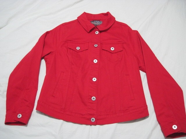 Torrid Denim Trucker Jacket Womens Sz 1 (14-16) Ruby Red Flap Pocket Button Jean