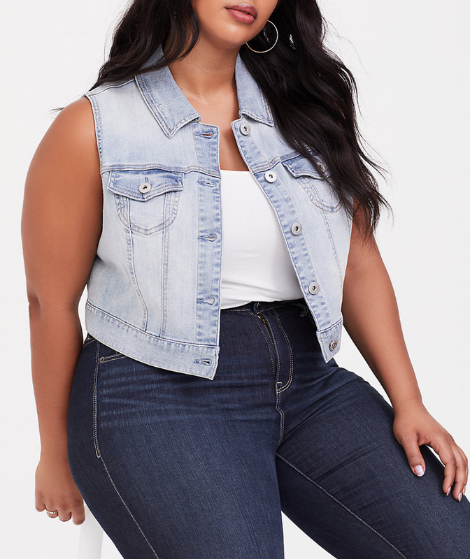 TORRID WOMEN'S LIGHT WASH BLUE SLEEVELESS CROPPED STRETCHY DENIM VEST Sz 2 2X