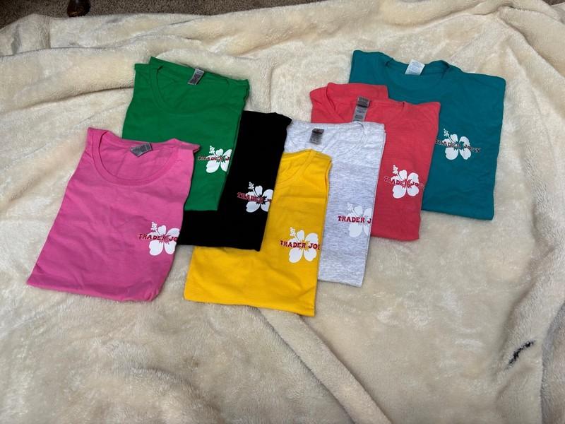 Trader Joe's Short Sleeve Employee T-Shirt Hibiscus Mostly L/Color NEW