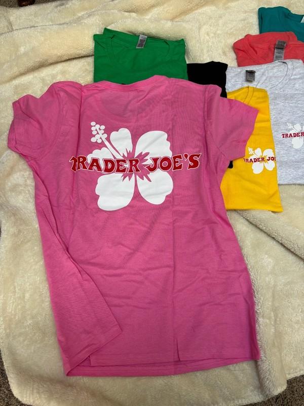Trader Joe's Short Sleeve Employee T-Shirt Hibiscus Mostly L/Color NEW