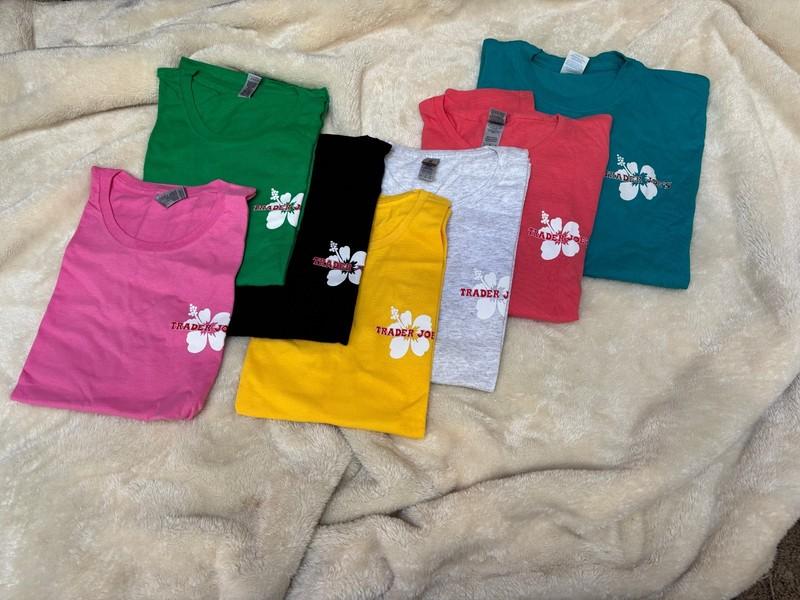Trader Joe's Short Sleeve Employee T-Shirt Hibiscus Mostly L/Color NEW