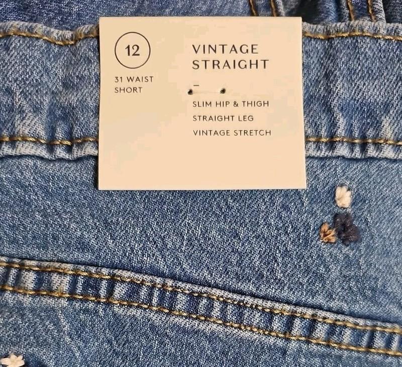 Universal Thread Women's Size 12/31S Vintage Straight High Rise Jeans Floral Y47
