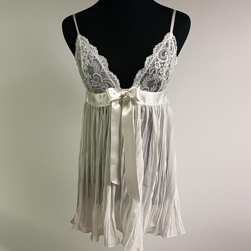 Victoria's Secret White Baby Doll Nightie W/Lace Top and Pleated Bottom Size M