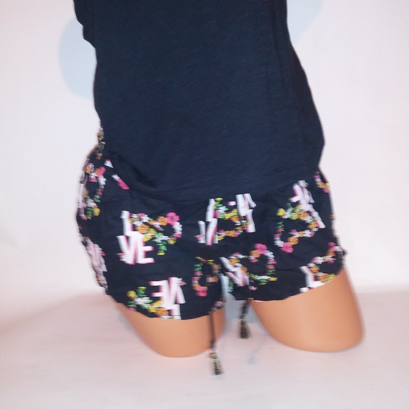 Victoria Secret Pajama Set Sleepwear Tank Top & Shorts XS Black Floral Hearts