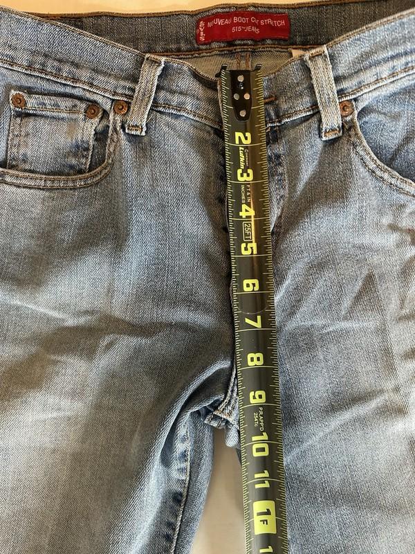 Vintage Levis (Size 8 Mis M) Women’s 515 Nouveau Boot Cut Stretch Jeans (2003)