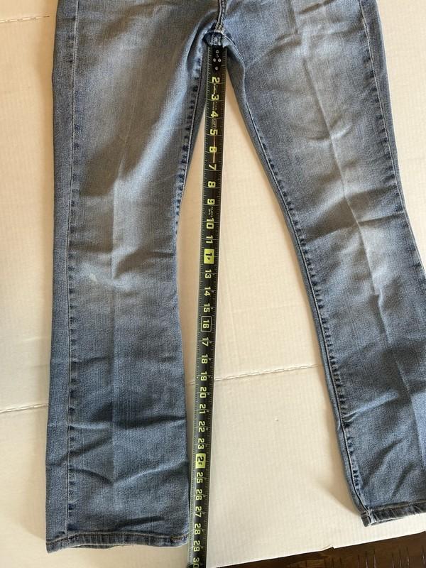 Vintage Levis (Size 8 Mis M) Women’s 515 Nouveau Boot Cut Stretch Jeans (2003)