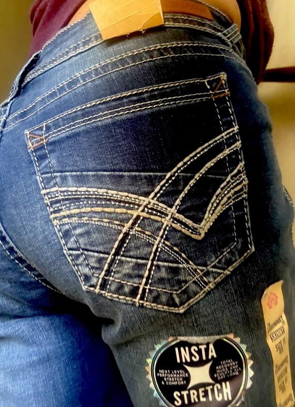 Wallflower Women’s Legendary Fit Skinny Med Light Wash Stretch Jeans Size 11