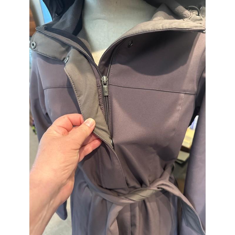 Women’s Columbia Taupe Short Trench Belted Jacket. Size Medium