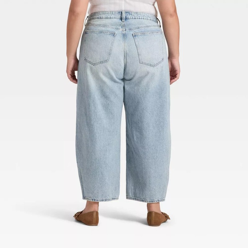 Women's High-Rise Easy Barrel Ankle Jeans - Universal Thread Light Wash 6
