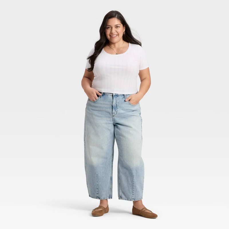 Women's High-Rise Easy Barrel Ankle Jeans - Universal Thread Light Wash 6