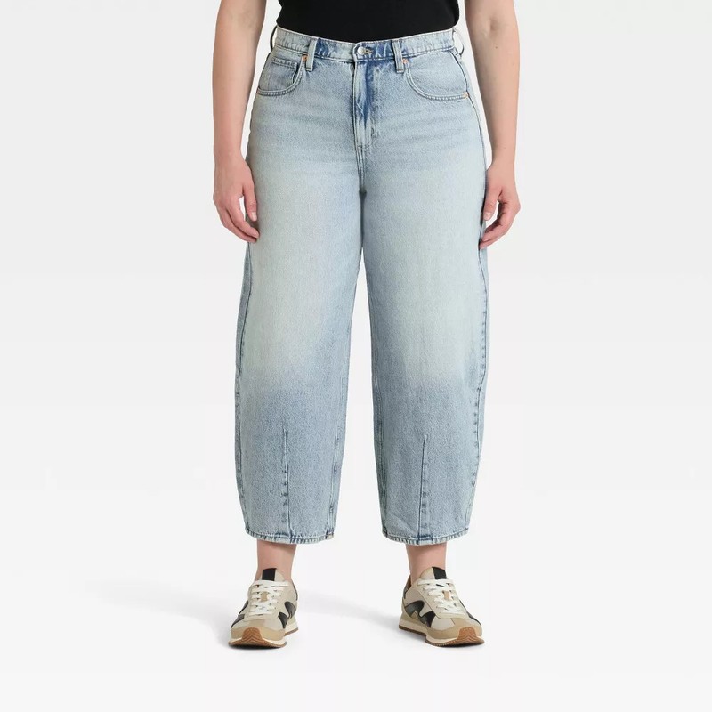 Women's High-Rise Easy Barrel Ankle Jeans - Universal Thread Light Wash 6