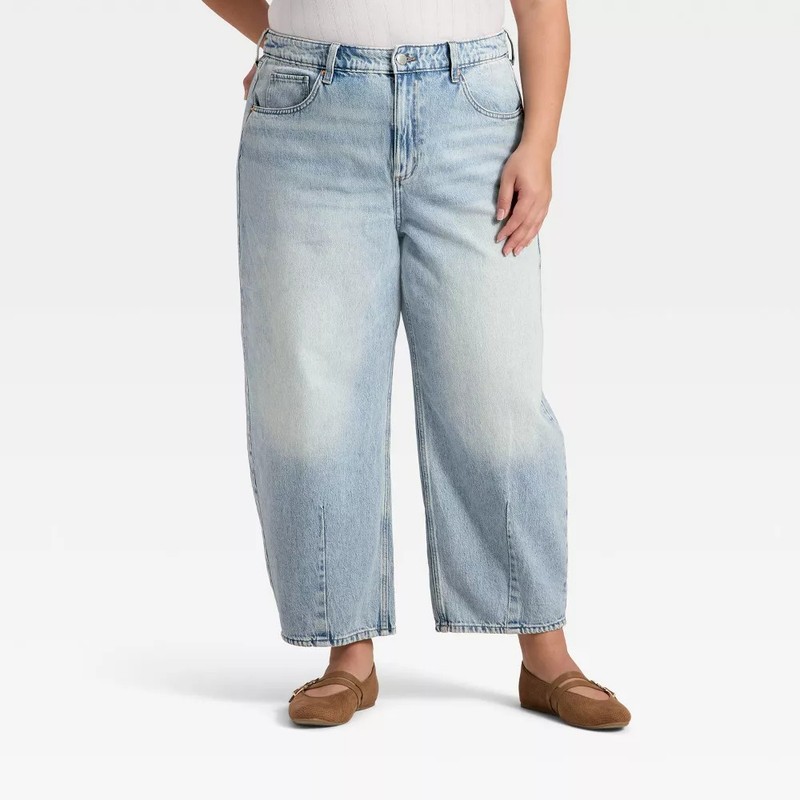 Women's High-Rise Easy Barrel Ankle Jeans - Universal Thread Light Wash 6