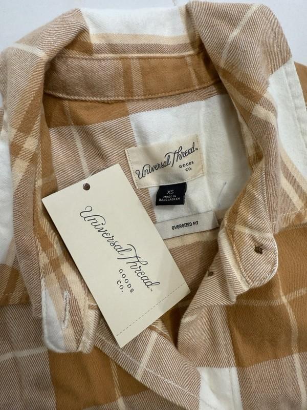 Women's Oversized Flannel Long Sleeve Button Down Universal Thread XSBrown Plaid