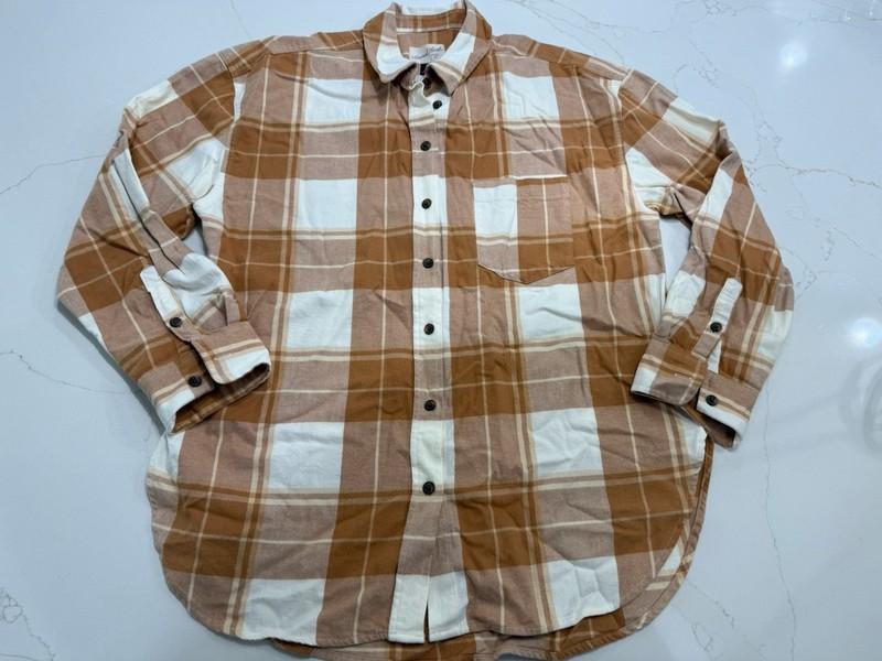 Women's Oversized Flannel Long Sleeve Button Down Universal Thread XSBrown Plaid
