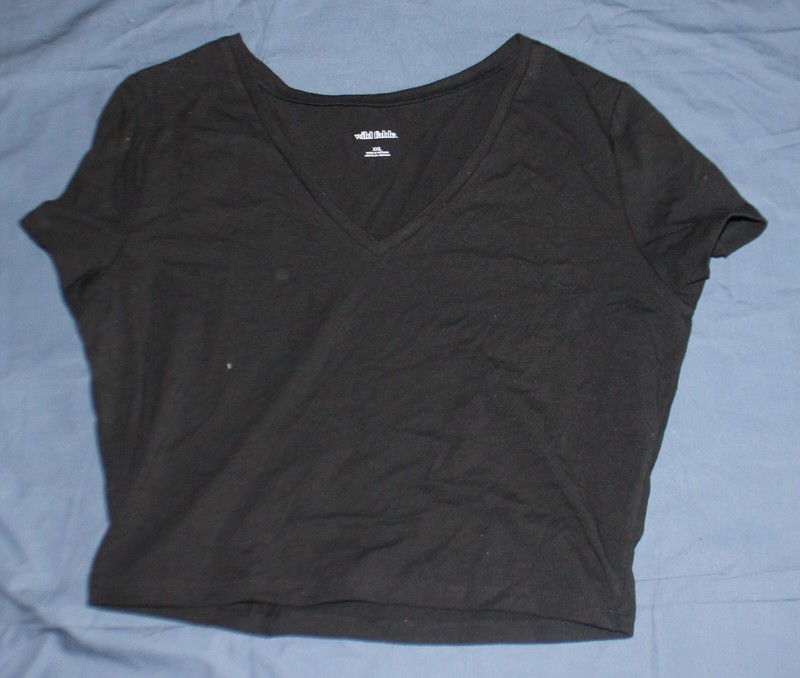 Women's Short Sleeve V-Neck Cropped T-Shirt Wild Fable Size XL black