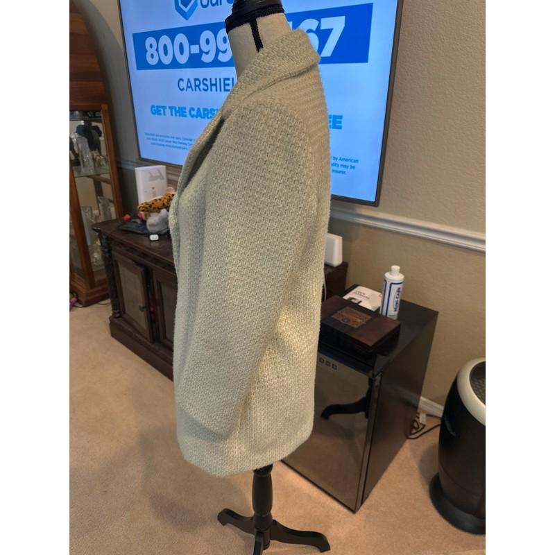 Women’s Womax 3 Button Mint Coat. Size Medium