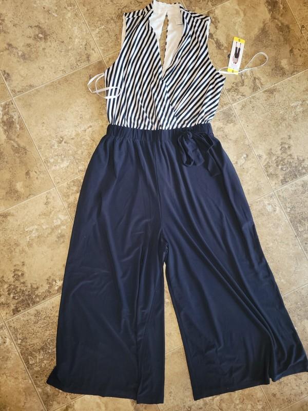Womens Sandra Darren One Piece Romper Sleeveless Navy Ivory Striped Small S
