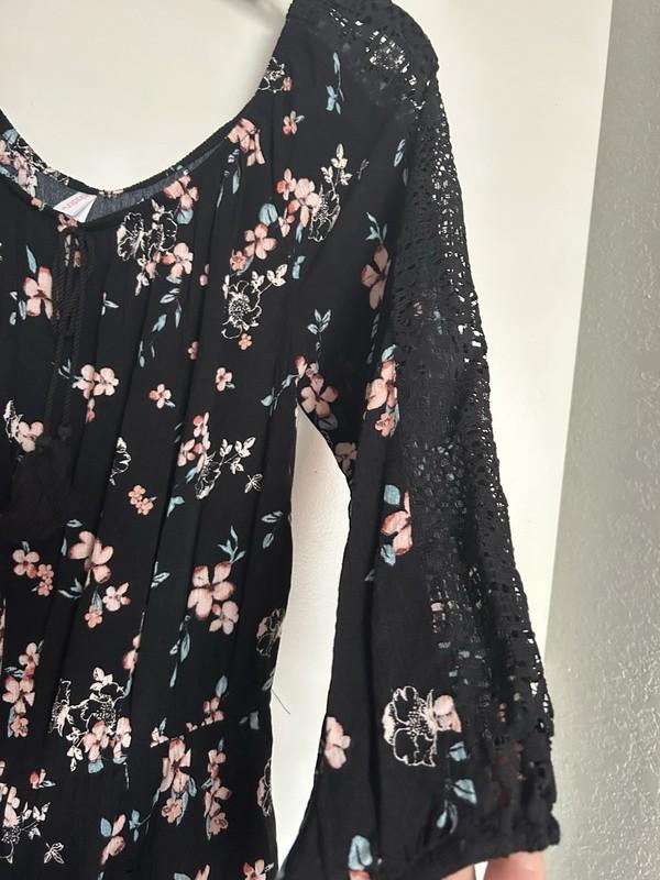 Xhilaration Black Floral Long Sleeve Shorts Crinkle Romper Crochet Detail Sz M