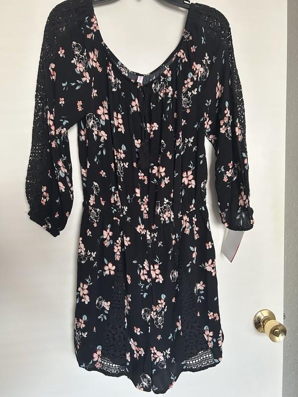 Xhilaration Black Floral Long Sleeve Shorts Crinkle Romper Crochet Detail Sz M