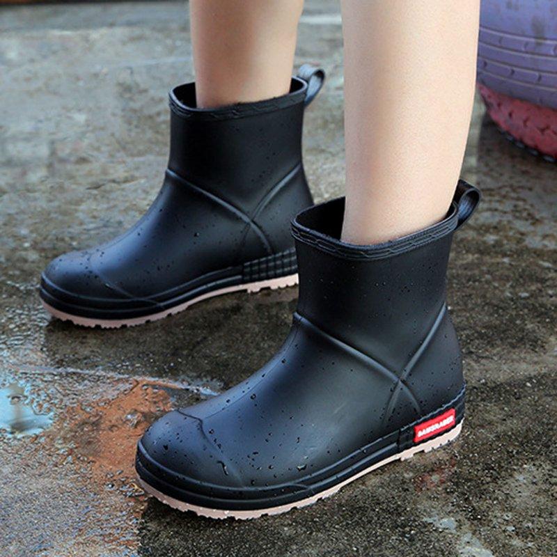 Ladies' Thick Soled Fashionable Rain Boots Anti Rain Boots Outdoor Couple Style Fishing Car Washing Waterproof Short Tube Rain Boots Black 37