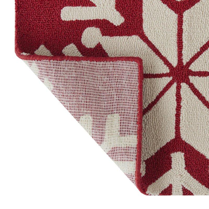 Holiday Time Red & White Snowflake Hooked Polypropylene Indoor Accent Rug 20" X 30"