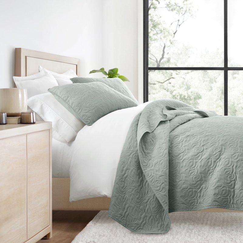 Wrinkle Resistant All Season Quilt Set Coverlet Eucalyptus Floral Stitched For King Size Bedding By Comfort Canopy