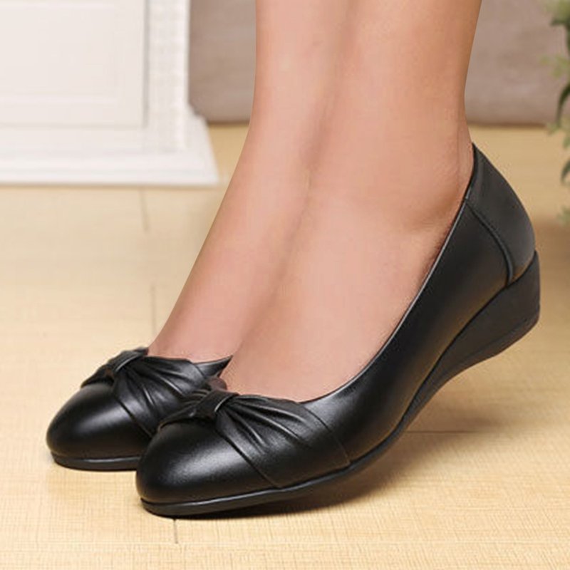 TOWED22 Women Flats Women's Ballet Flats PU Leather Dress Shoes Comfortable Round Toe Slip on Flats with Floral Eyelets Black