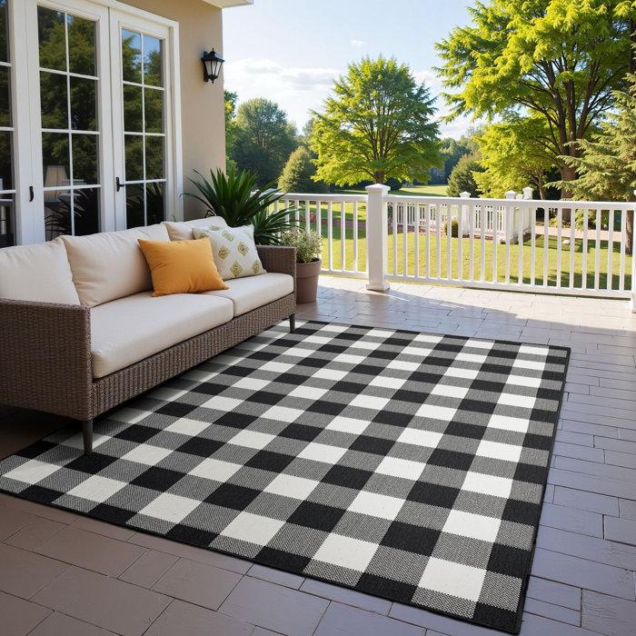 Wayfair Crawfordville Plaid Indoor / Outdoor Area Rug in Black/Ivory