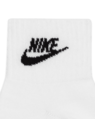Nike Nike Everyday Essential Ankle Socks (3 Pairs)