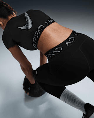 Nike Nike Pro Women's Dri-FIT Short-Sleeve Cropped Graphic Top